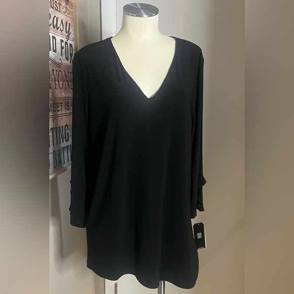 Black dressy vneck blouse nwt 3/4 sleeve by Clara sunwoo asymetrical split hem